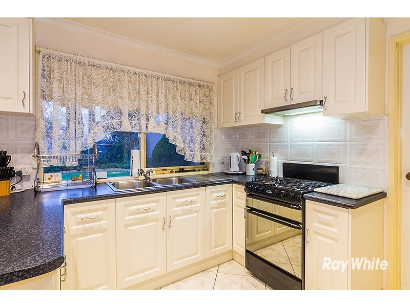 6 Ayres Close, Cranbourne North VIC 3977