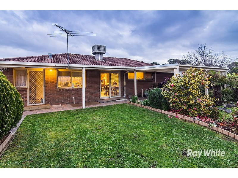 6 Ayres Close, Cranbourne North VIC 3977