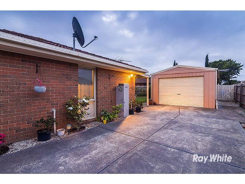 6 Ayres Close, Cranbourne North VIC 3977