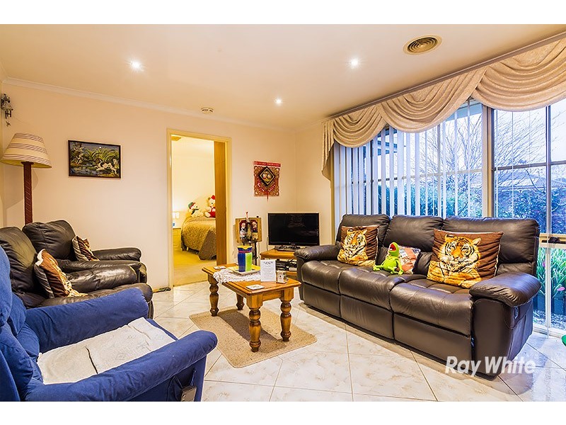 6 Ayres Close, Cranbourne North VIC 3977