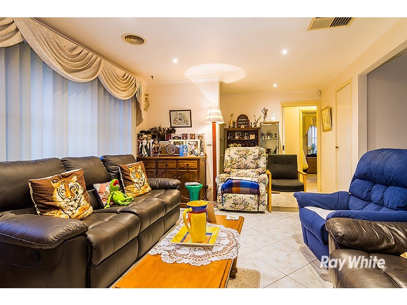 6 Ayres Close, Cranbourne North VIC 3977