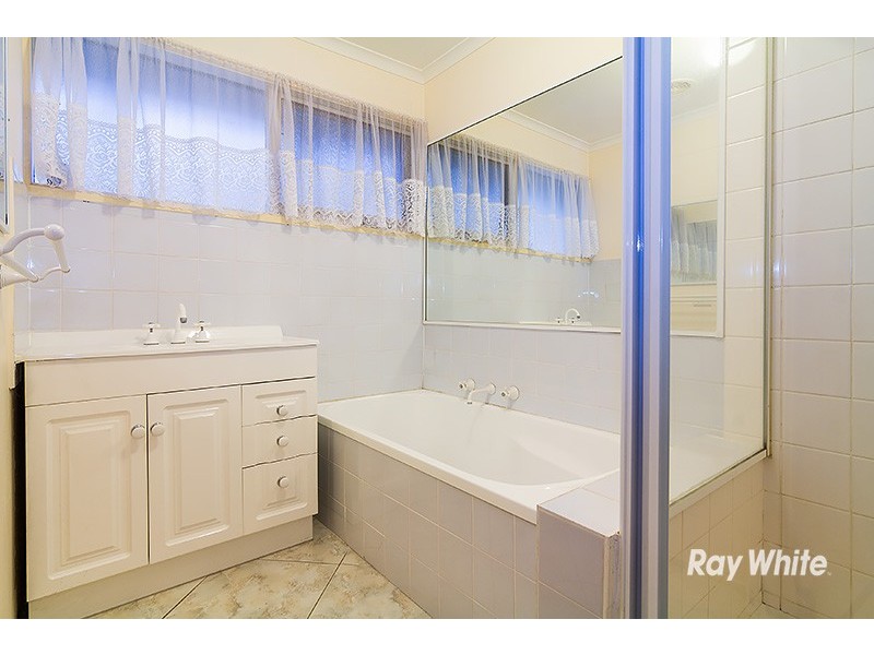 6 Ayres Close, Cranbourne North VIC 3977