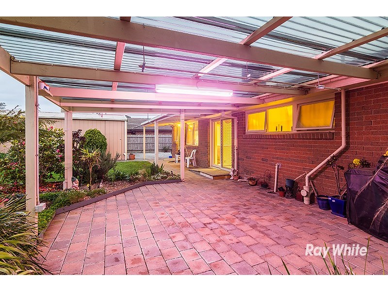 6 Ayres Close, Cranbourne North VIC 3977