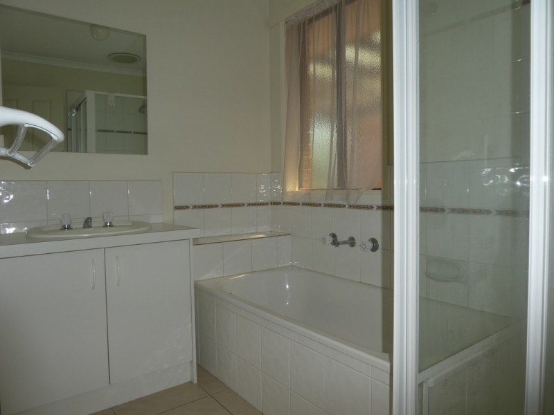 12 Barham Way, Cranbourne East VIC 3977