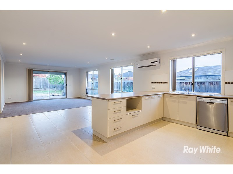 2 Islington Avenue, Cranbourne North VIC 3977