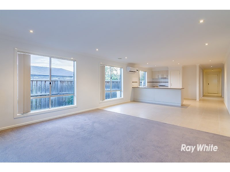 2 Islington Avenue, Cranbourne North VIC 3977