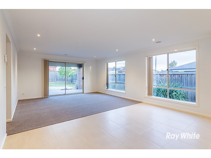 2 Islington Avenue, Cranbourne North VIC 3977