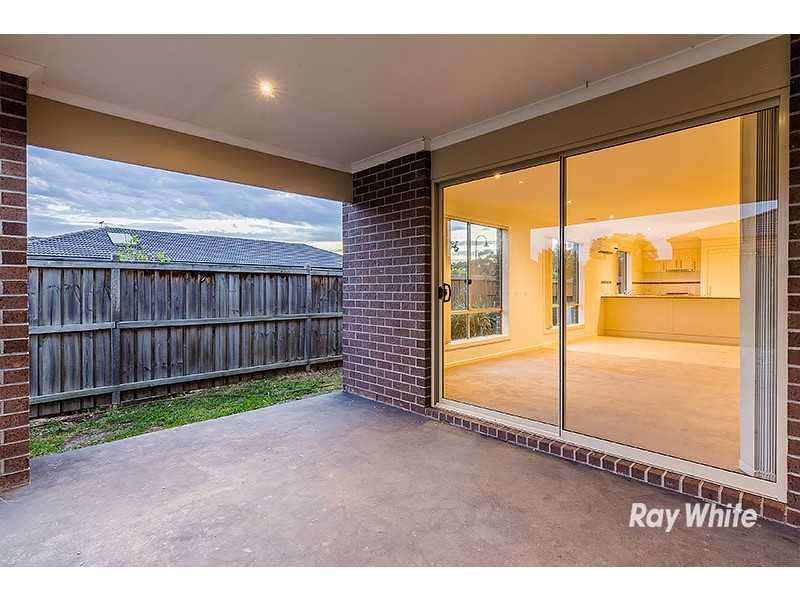 2 Islington Avenue, Cranbourne North VIC 3977