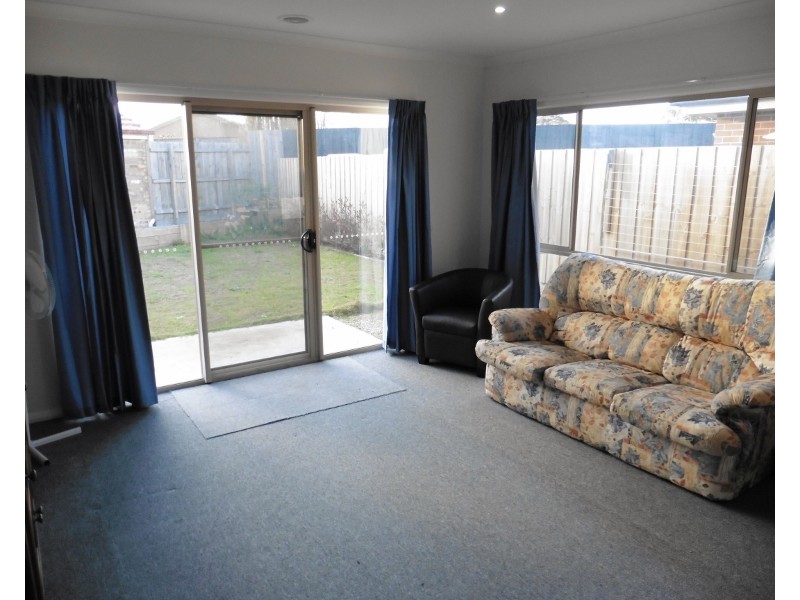 3/16-18 Phelan Drive, Cranbourne North VIC 3977