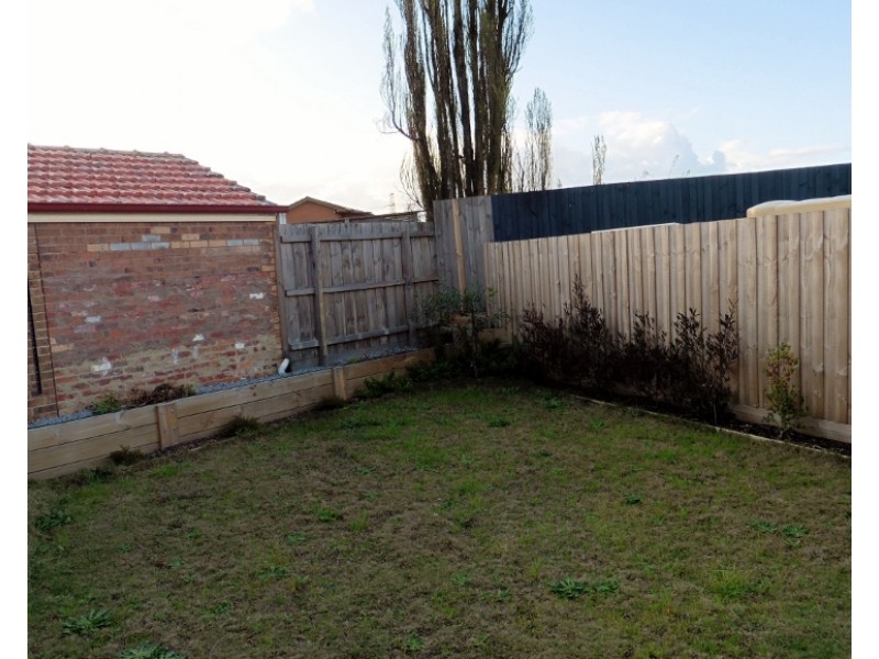 3/16-18 Phelan Drive, Cranbourne North VIC 3977