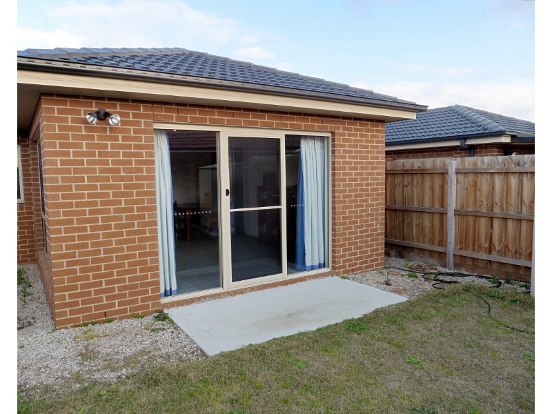 3/16-18 Phelan Drive, Cranbourne North VIC 3977