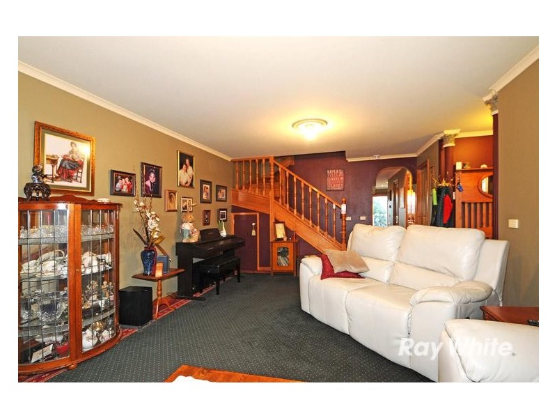 10 Tarrangower Place, Berwick VIC 3806