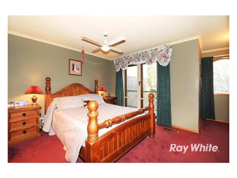 10 Tarrangower Place, Berwick VIC 3806