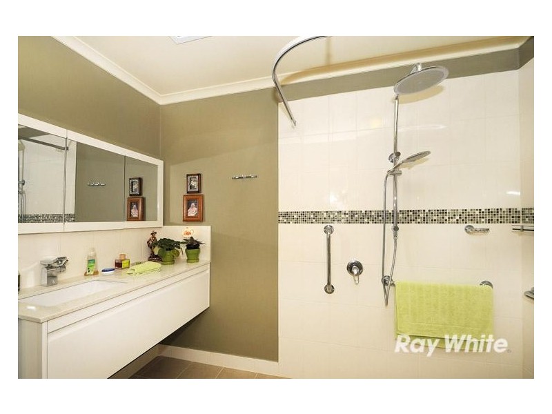 10 Tarrangower Place, Berwick VIC 3806