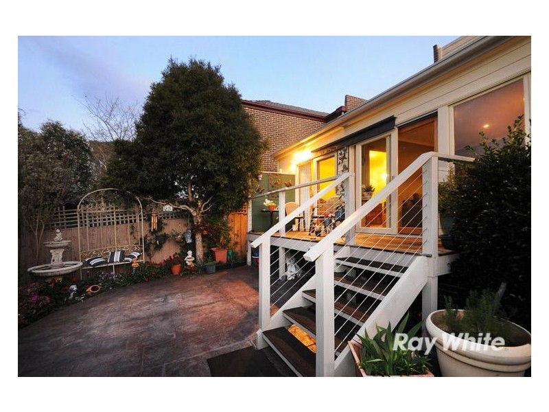 10 Tarrangower Place, Berwick VIC 3806