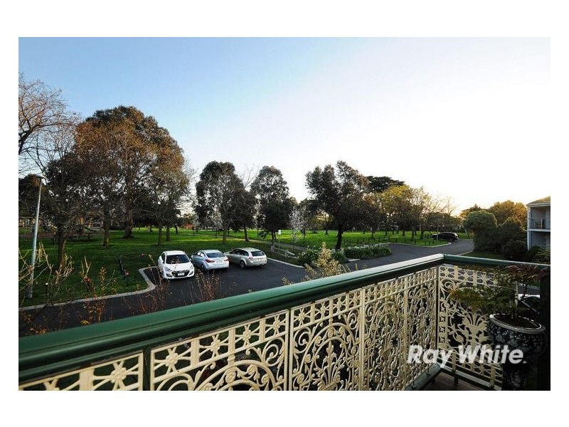 10 Tarrangower Place, Berwick VIC 3806