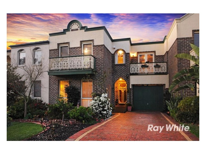 10 Tarrangower Place, Berwick VIC 3806