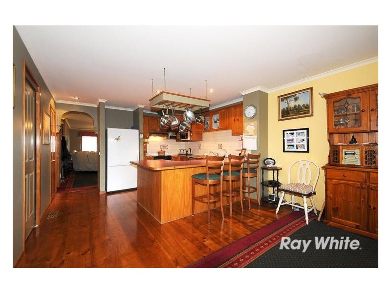 10 Tarrangower Place, Berwick VIC 3806