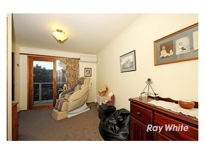 10 Tarrangower Place, Berwick VIC 3806