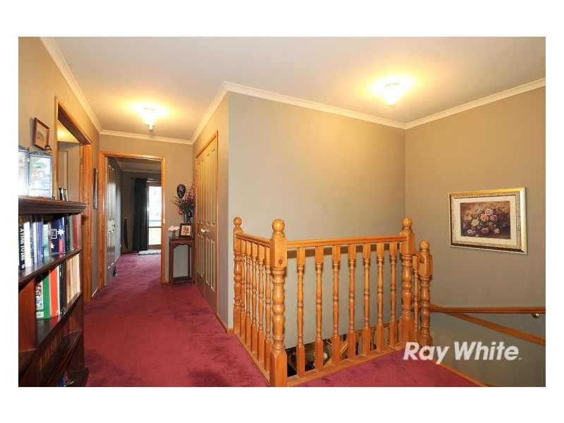 10 Tarrangower Place, Berwick VIC 3806