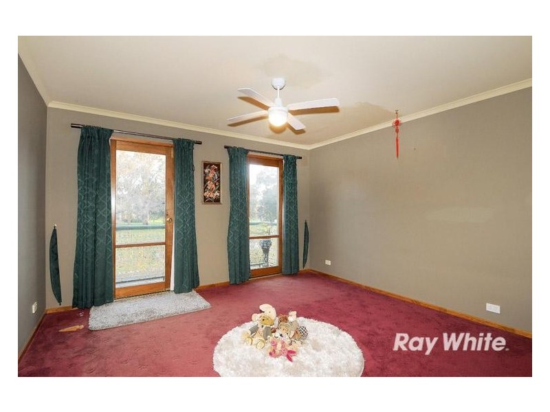 10 Tarrangower Place, Berwick VIC 3806