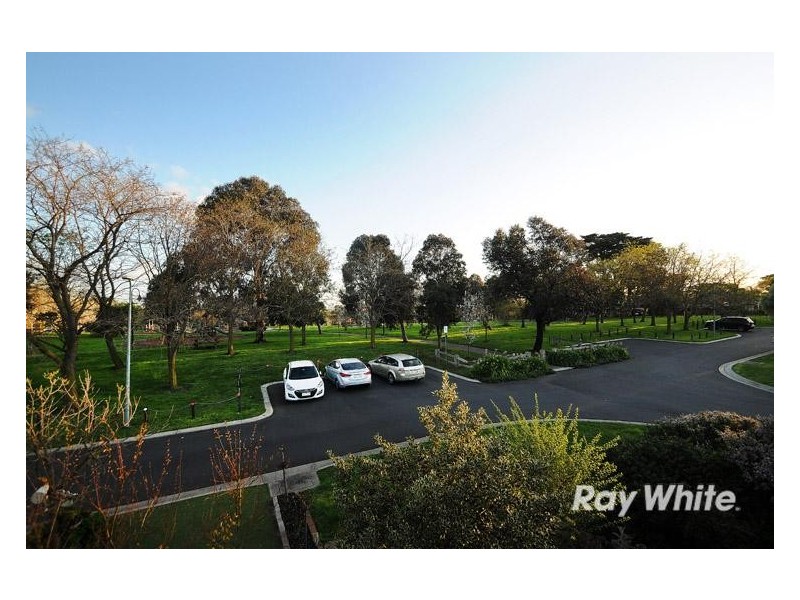 10 Tarrangower Place, Berwick VIC 3806