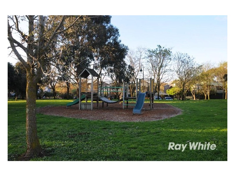 10 Tarrangower Place, Berwick VIC 3806