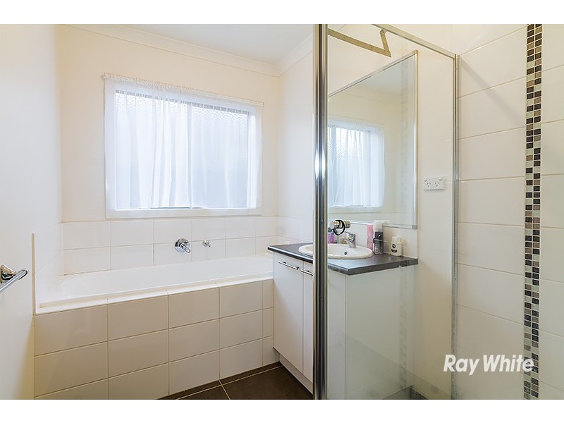 15 Cerbera Bend, Cranbourne North VIC 3977