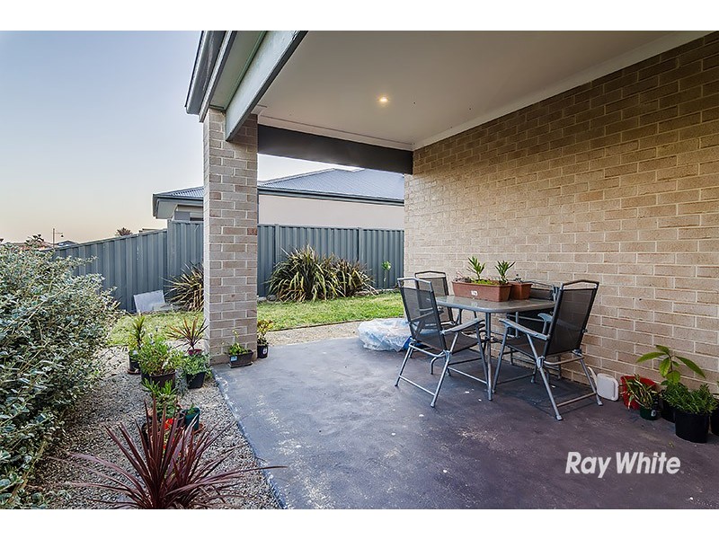 15 Cerbera Bend, Cranbourne North VIC 3977