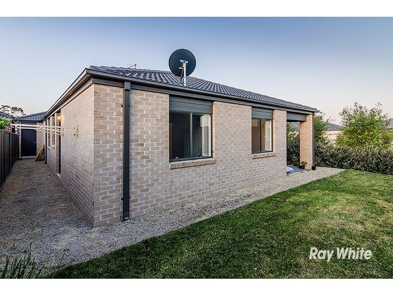 15 Cerbera Bend, Cranbourne North VIC 3977
