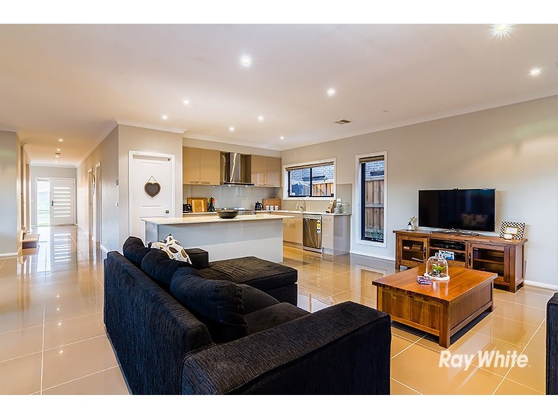 40 John Russell Road, Cranbourne West VIC 3977