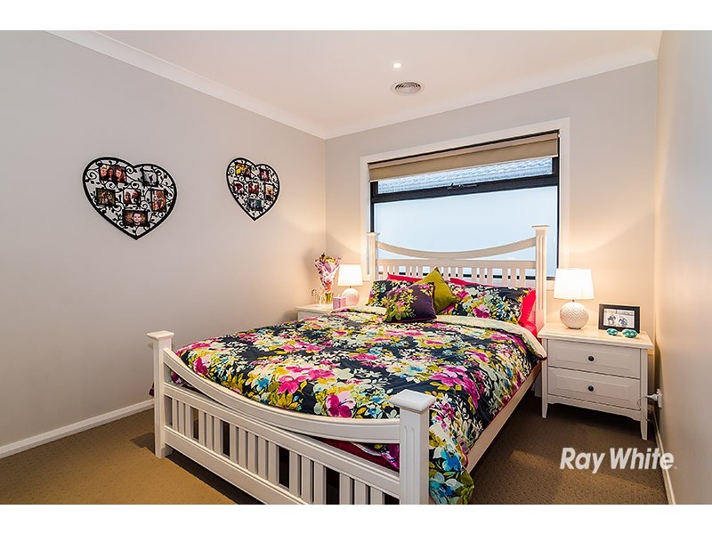 40 John Russell Road, Cranbourne West VIC 3977