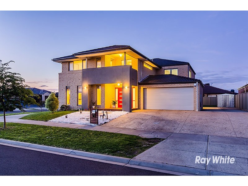 2 Foxhound Grove, Cranbourne East VIC 3977