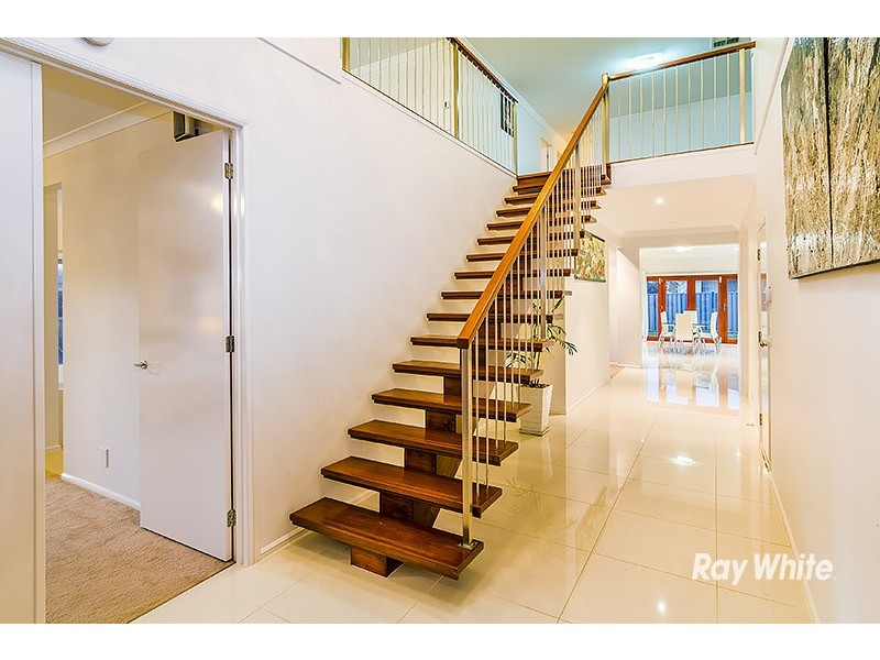 2 Foxhound Grove, Cranbourne East VIC 3977