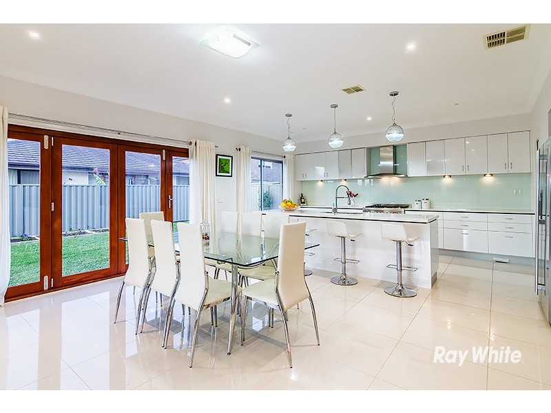 2 Foxhound Grove, Cranbourne East VIC 3977