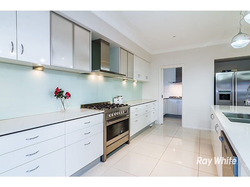 2 Foxhound Grove, Cranbourne East VIC 3977