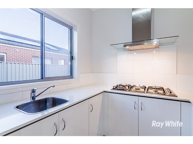 2 Foxhound Grove, Cranbourne East VIC 3977