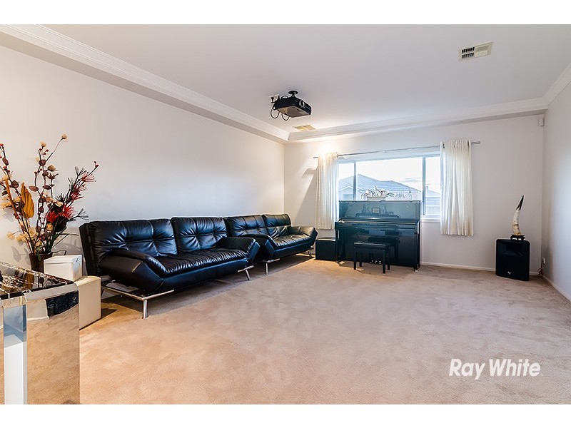 2 Foxhound Grove, Cranbourne East VIC 3977