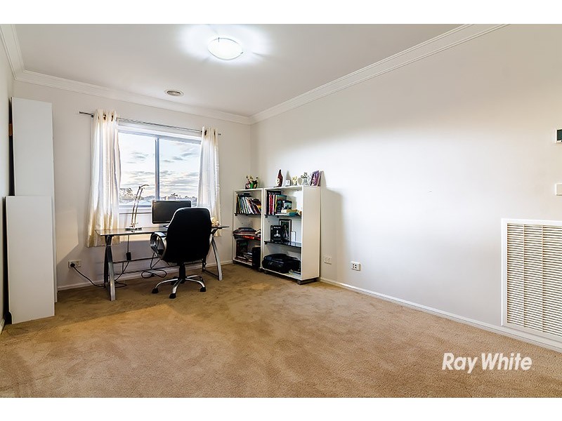 2 Foxhound Grove, Cranbourne East VIC 3977