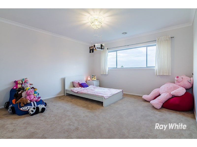 2 Foxhound Grove, Cranbourne East VIC 3977