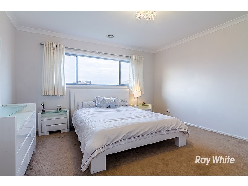 2 Foxhound Grove, Cranbourne East VIC 3977