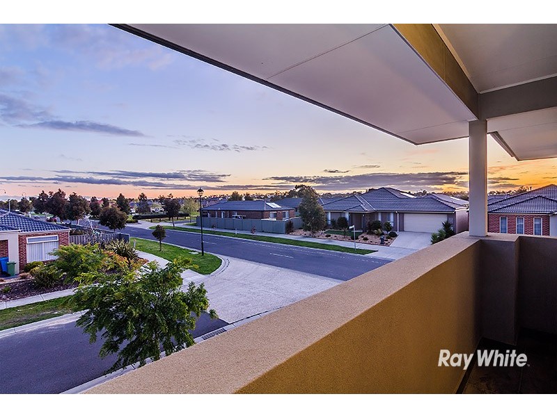 2 Foxhound Grove, Cranbourne East VIC 3977