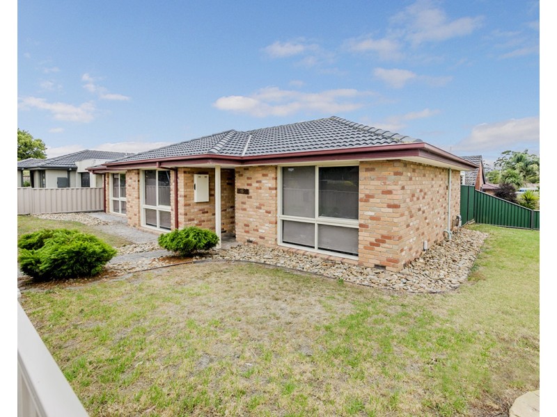 15 Hazelwood Avenue, Cranbourne North VIC 3977