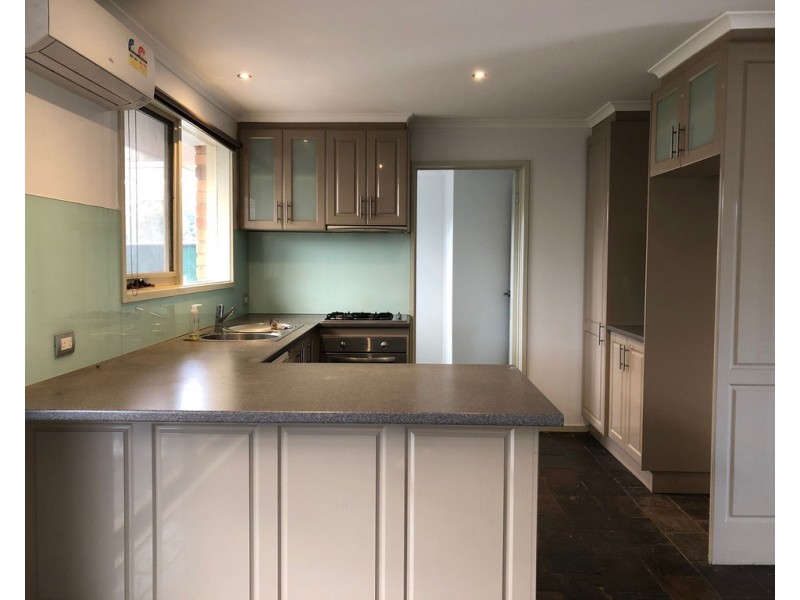 15 Hazelwood Avenue, Cranbourne North VIC 3977