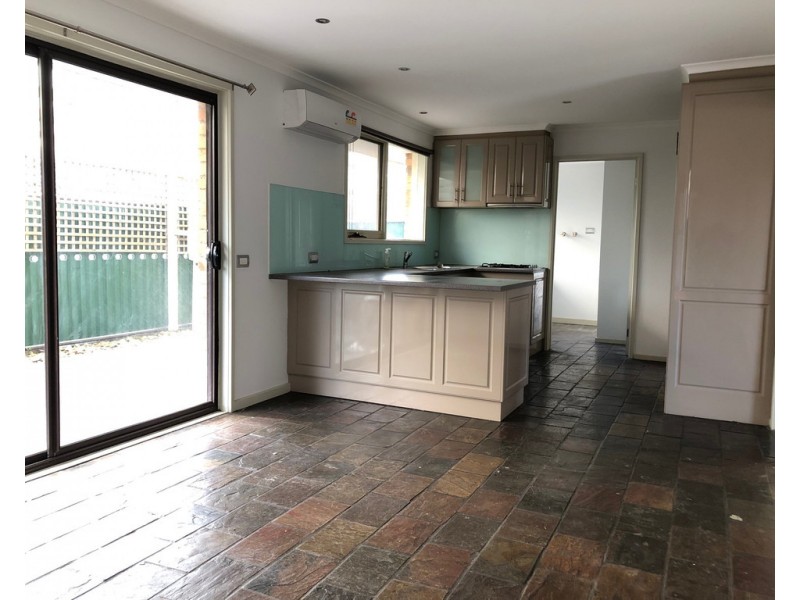 15 Hazelwood Avenue, Cranbourne North VIC 3977