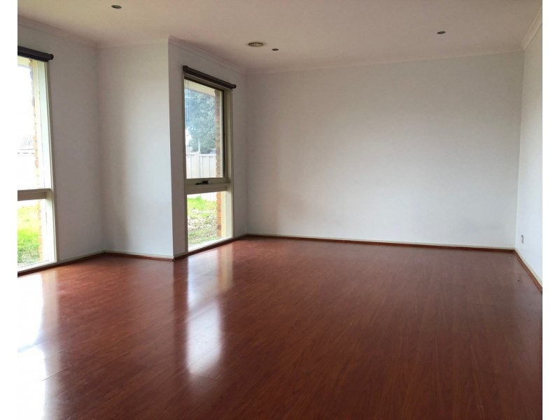 15 Hazelwood Avenue, Cranbourne North VIC 3977