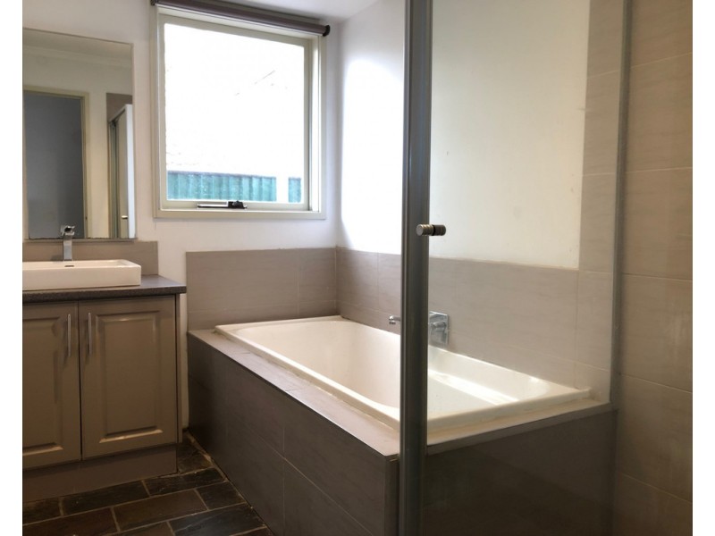 15 Hazelwood Avenue, Cranbourne North VIC 3977