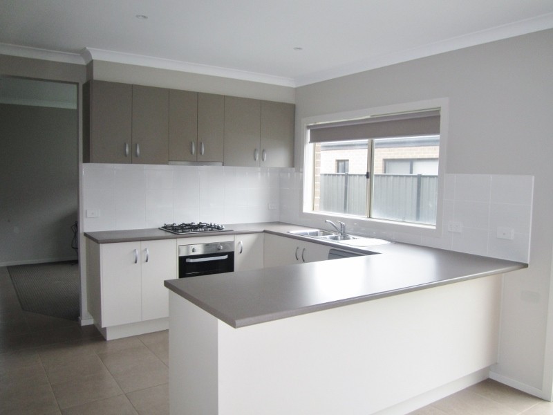 27 Connewara Crescent, Clyde North VIC 3978