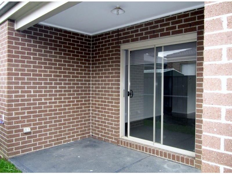 27 Connewara Crescent, Clyde North VIC 3978