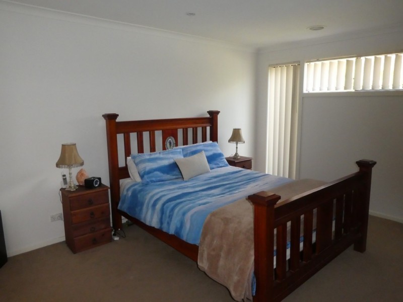 8 Islington Avenue, Cranbourne North VIC 3977